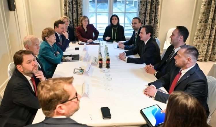 Kurti në Mynih me senatorët amerikanë: Dorëzimi i Radoiçiqit dhe rruga drejt NATO-s, mesazhe të qarta për Serbinë