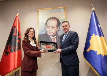 Abdixhiku pret Spiropalin: Theksohet koordinimi Kosovë – Shqipëri në proceset euroatlantike