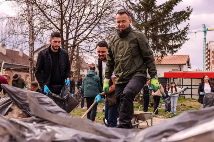 Peci: Mbi 3 mijë fidane këtë pranverë, kërkohet rishikim i legjislacionit për mbeturinat