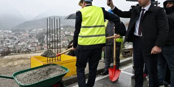 Kurti vendos gurthemelin e Qendrës së re të Xhudos në Pejë