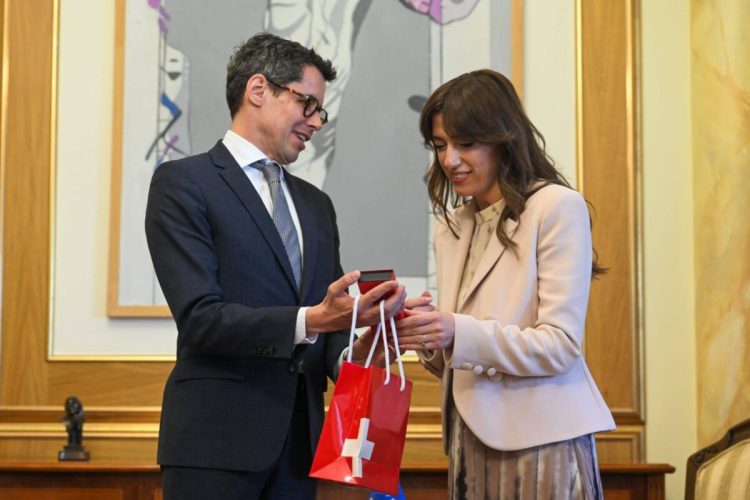 Haxhiu priti në takim Ambasadorin e Zvicrës, Jürg Sprecher