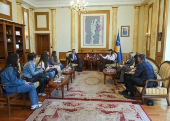 Ambassador for a Day”/ Haxhiu dhe Hargreaves diskutojnë për diplomacinë dhe lidershipin