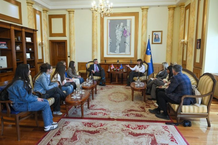 Ambassador for a Day”/ Haxhiu dhe Hargreaves diskutojnë për diplomacinë dhe lidershipin