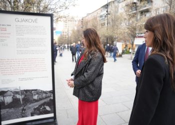 Haxhiu merr pjesë në ekspozitën ‘M@sakrat në Kosovë 1998 – 1999’
