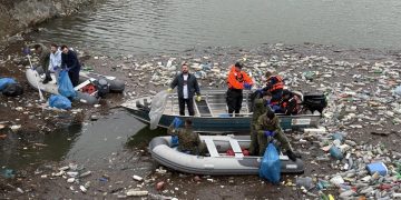 Rreth 200 vullnetarë, 400 thasë mbeturina – Aksion pastrimi në liqenin e Badovcit