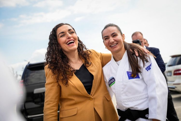 Presidentja Osmani viziton Qendrën Nacionale të Xhudos në Pejë