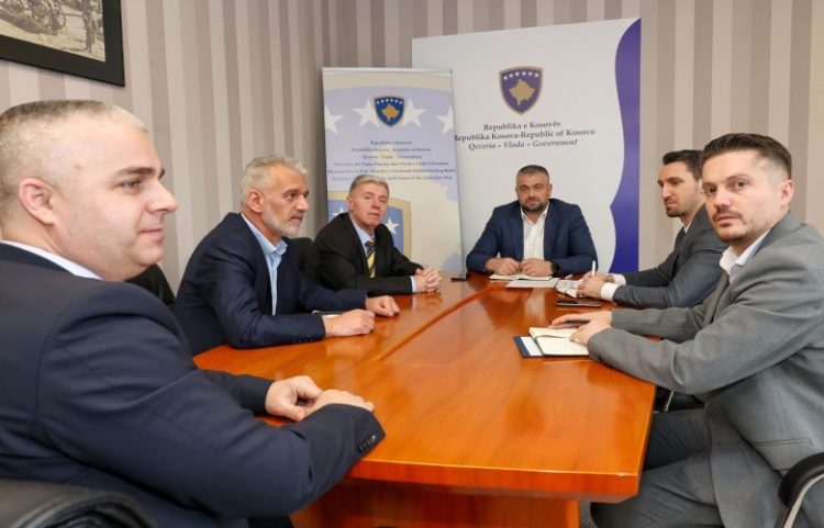 Hoti takoi përfaqësuesit e Shoqatës së Invalidëve të Lu*ftës të UÇK-së