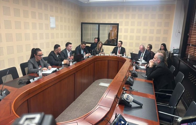 Komisioni për Legjislacion në takim për amandamentet kushtetuese