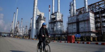 Teherani: Çmimet e naftës do të arrijnë në 200 dollarë për fuçi