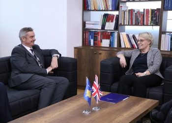 Hargreaves takon Gërvallën, thekson zgjidhjen e shpejtë të sfidave politike