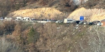 Protestë në Jarinjë kundër zbatimit të ligjeve të Kosovës, pjesëmarrje e ulët e protestuesve