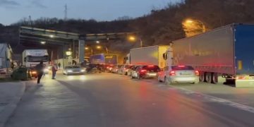 Përfundon protesta e serbëve, nis qarkullimi i automjeteve në Jarinjë