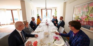 Gërvalla vlerëson rolin e ambasadorit Orav në marrëdhëniet Kosovë-BE