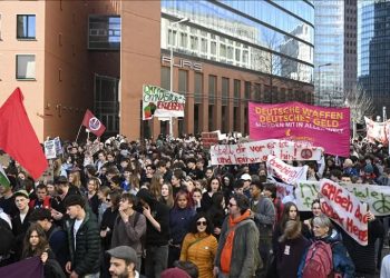 Nxënësit gjermanë organizojnë protesta mbarëkombëtare kundër ligjit të ri për shërbimin ushtarak