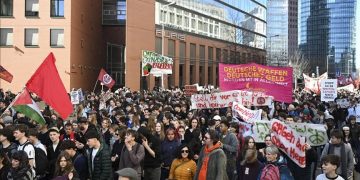 Nxënësit gjermanë organizojnë protesta mbarëkombëtare kundër ligjit të ri për shërbimin ushtarak