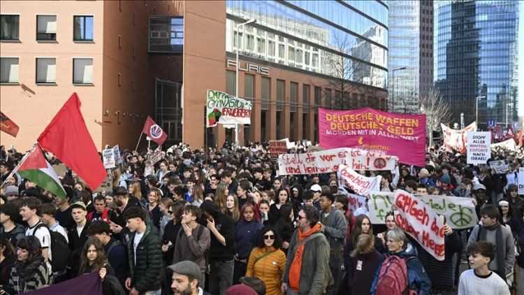 Nxënësit gjermanë organizojnë protesta mbarëkombëtare kundër ligjit të ri për shërbimin ushtarak