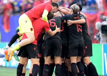 UEFA nuk i lejon fanellën kuqezi Shqipërisë në ndeshjen kundër Polonisë
