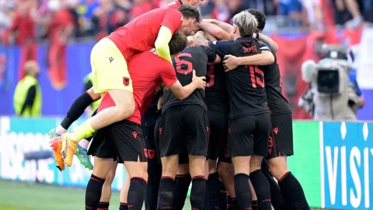 UEFA nuk i lejon fanellën kuqezi Shqipërisë në ndeshjen kundër Polonisë
