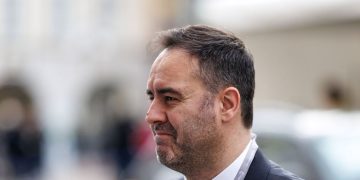 Në prag të ndeshjes historike, Glauk Konjufca iu shkon në vizitë “Dardanëve”