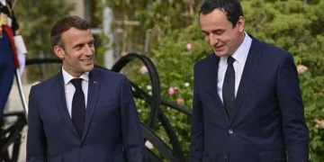 Kurti udhëton drejt Francës, ka një drekë pune me Macronin
