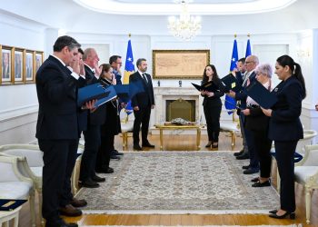 Nëntë anëtarë të rinj të KQZ-së betohen para presidentes Osmani