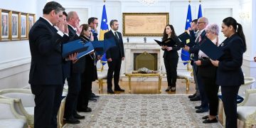 Nëntë anëtarë të rinj të KQZ-së betohen para presidentes Osmani