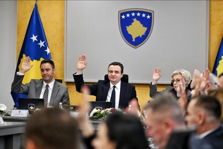 Miratohet paga e 13-të për punonjësit që paguhen nga buxheti i shtetit