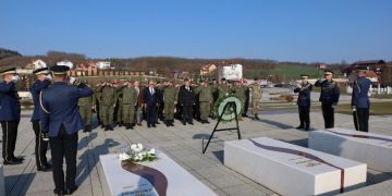 FSK bënë homazhe në Kompleksin memorial në Prekaz