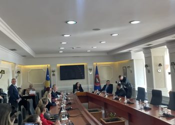 Përfundon takimi i presidentes me liderët e partive politike