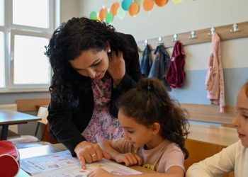 Osmani uron Ditën e Mësuesit: Kjo është festa e shpirtit të kombit që mbijetoi falë gjuhës shqipe