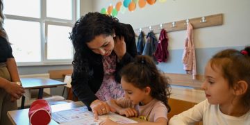 Osmani uron Ditën e Mësuesit: Kjo është festa e shpirtit të kombit që mbijetoi falë gjuhës shqipe