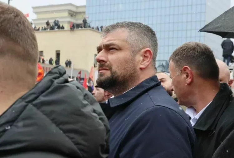 Emri i tij u përmend për postin e Presidentit, Andin Hoti del me reagim të gjatë publik