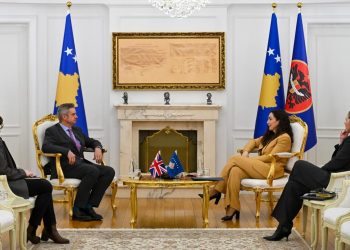 Osmani takon ambasadorin britanik, flasin për zhvillimet e fundit politike