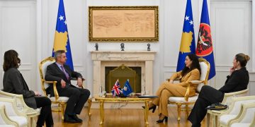 Osmani takon ambasadorin britanik, flasin për zhvillimet e fundit politike