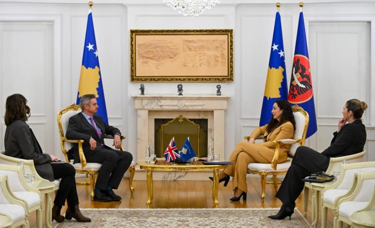 Osmani takon ambasadorin britanik, flasin për zhvillimet e fundit politike