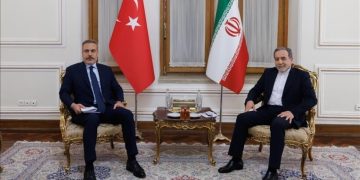 Kryediplomati turk homologut iranian: Shkelja e hapësirës ajrore të Turqisë është e papranueshme