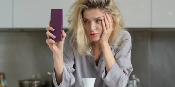 Këshilla të psikologëve për fokus dhe qetësi mendore: Mos merrni vendime të rëndësishme me kafen e mëngjesit