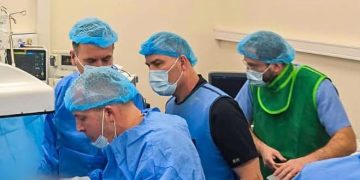 Për herë të parë në Kosovë realizohet ndërhyrja kirurgjikale minimal invazive PCNL për trajtimin e gurëve të mëdhenj në veshka