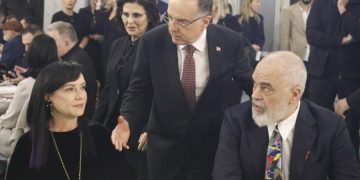 Rama dhe Linda shpërfillin çiftin presidencial