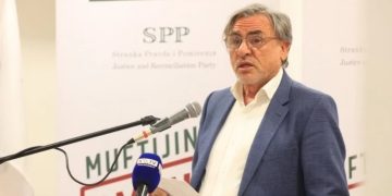 Dimić kritikon Vuçiqin: Serbët e Kosovës u sollën në “kontejner” nga politika e Beogradit