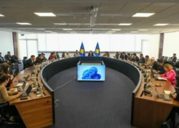 Kurti: Dita e dytë e takimit tërëditor të kabinetit qeveritar, projekte të mëdha e punë të mira na presin