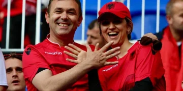 Shqipe Mehmeti Selimi uron Rexhep Selimin për ditëlindje nga Haga: “Kemi shumë mall dhe krenari për ty”