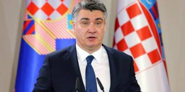 Presidenti kroat për armatosjen e Serbisë: Ata po furnizohen edhe me armë sulmi, kjo më shqetëson