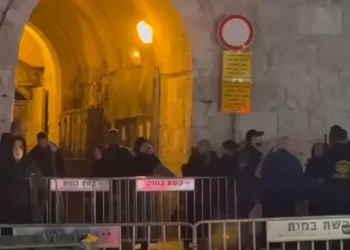 Izraeli shndërron Qytetin e Vjetër të Jerusalemit në zonë ushtarake, ndalohet falja në Al-Aksa