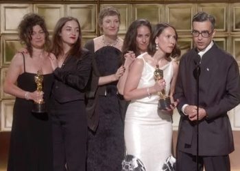 Luana Bajrami shkëlqen në Oscars, “Two People Exchanging Saliva” fiton çmimin për filmin më të mirë të shkurtër