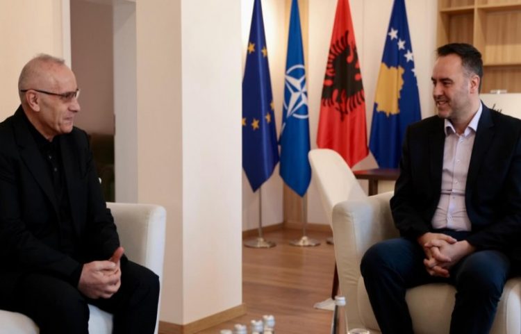 Ademi takohet me Konjufcën, flasin për ndeshjen Sllovaki-Kosovë