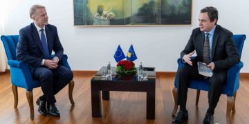 Orav dhe Kurti reflektojnë mbi marrëdhëniet BE-Kosovë në takimin e lamtumirës