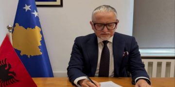 Vitia nënshkruan për vazhdimin e punimeve në Spitalin e Ferizajt