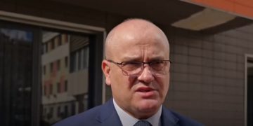 Avdyli i përgjigjet Gërvallës: Dorëheqja s’më pengon të jem pjesë e grupit të VV-së në Kuvend