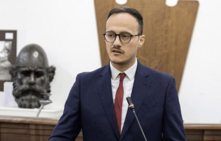 Hyseni: Stërvitjet ushtarake të Serbisë pranë kufirit janë provokuese